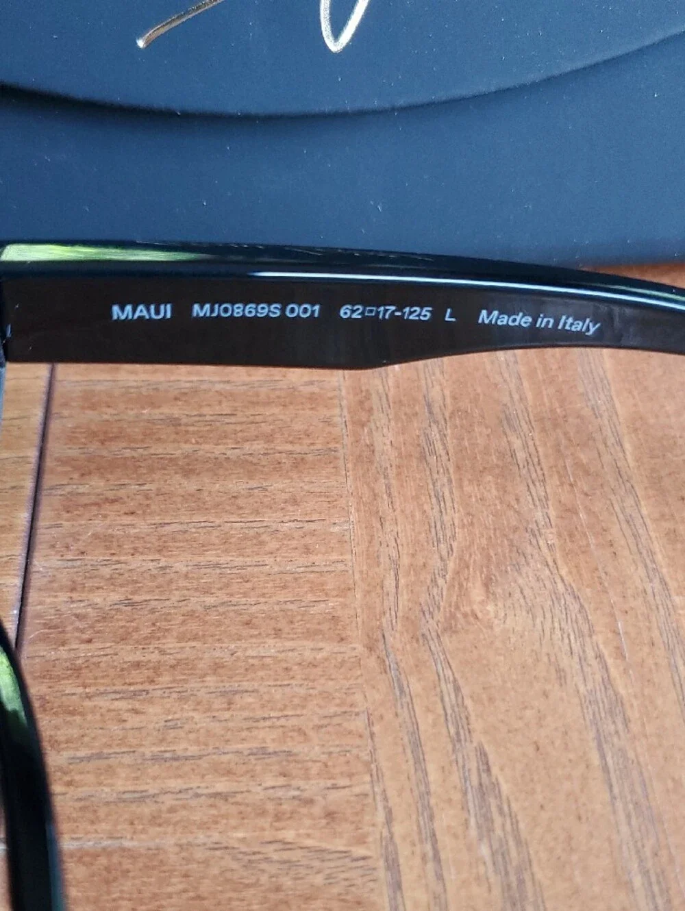 Maui Jim Black Nuu Landing Polarized Sunglasses with Case And Cleaning Cloth